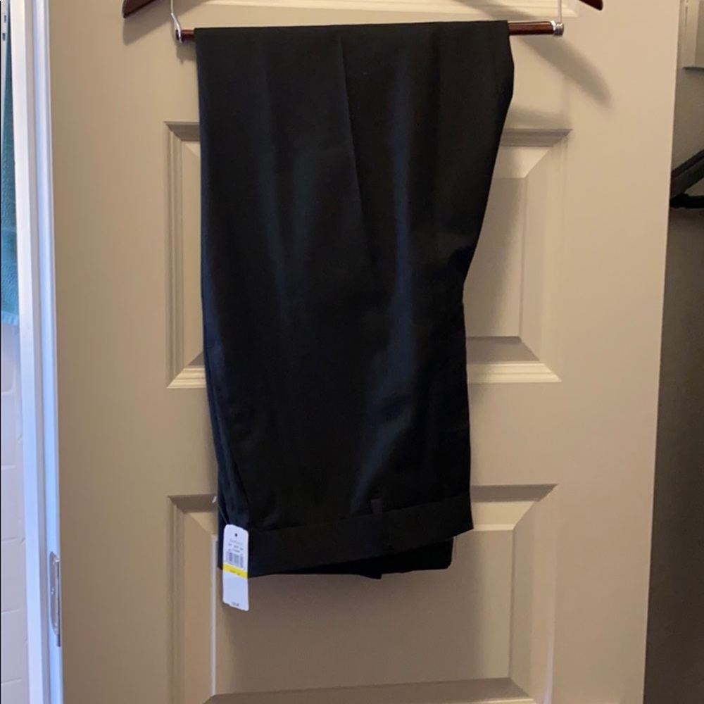 Van Heusen modern fit wrinkle resistant blk pants